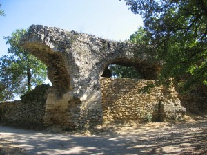 Parte del acueducto, viaducto más bien, justo a las puertas del parque agrarío donde aprenderemos mucho sobre la agricultura provenza.