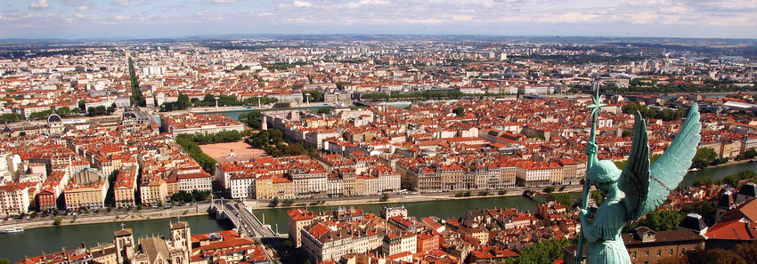 Panorama del centro de Lyon, cuyo casco histórico forma parte del patrimonio de la Humanidad e la UNESCO. SIn embargo, Lyon también es una ciudad de arte contemporáneo.