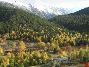 Paisaje del pueblo de Planes en los Pirineos Orientales