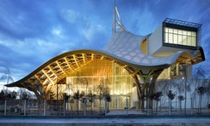 El increible y moderno Centro Pompidou de Metz recuerda, a la audaz arquitectura del Guggenhein