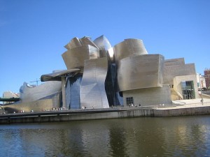 El Museo Guggenhein de Bilbao, modelo de éxito artístico y económico que pretenden seguir otras ciudades europeas, como Metz con su Centro Pompidou