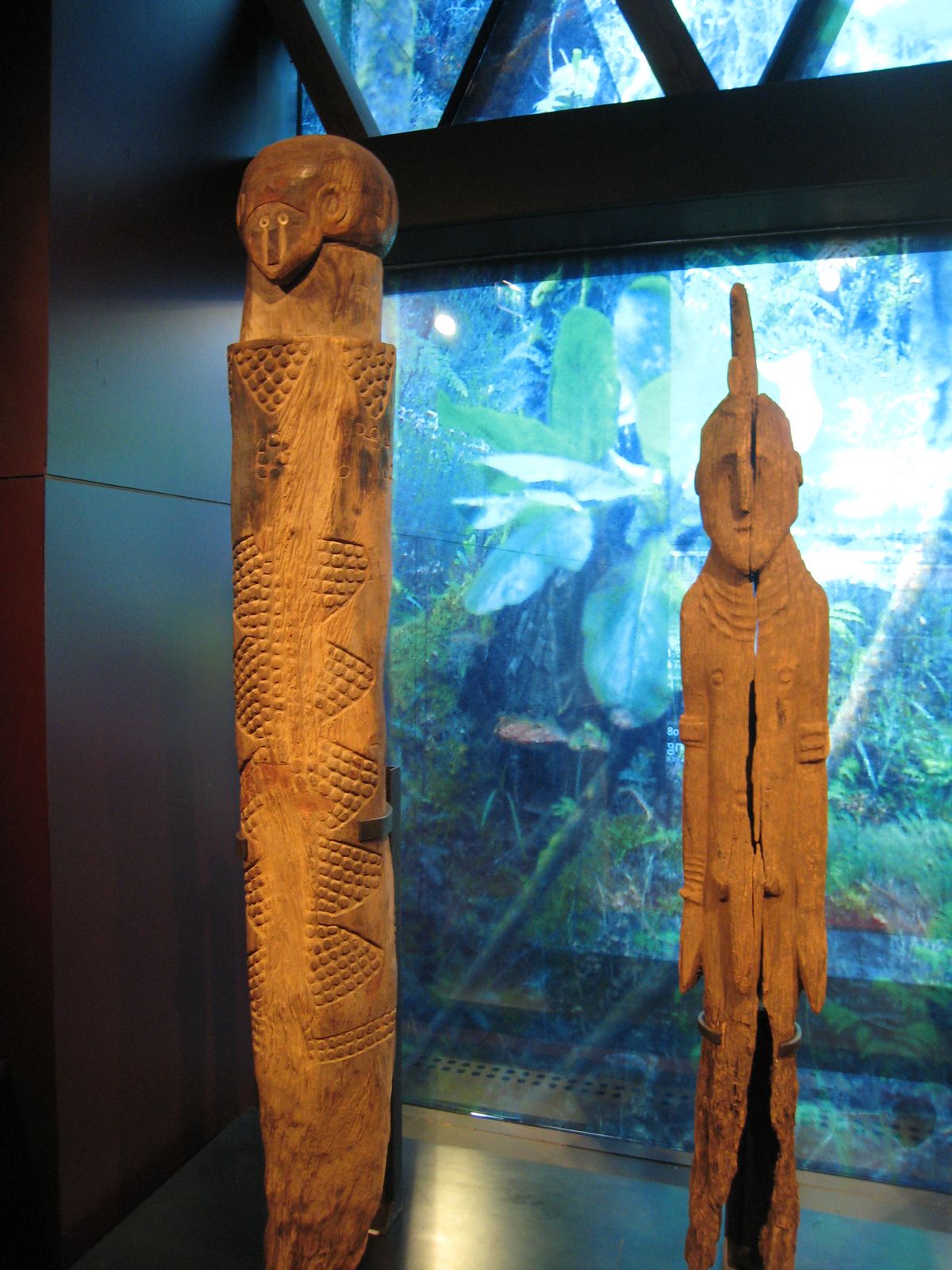 Esculturas africanas de madera, de la galeria de las representación del hombre.