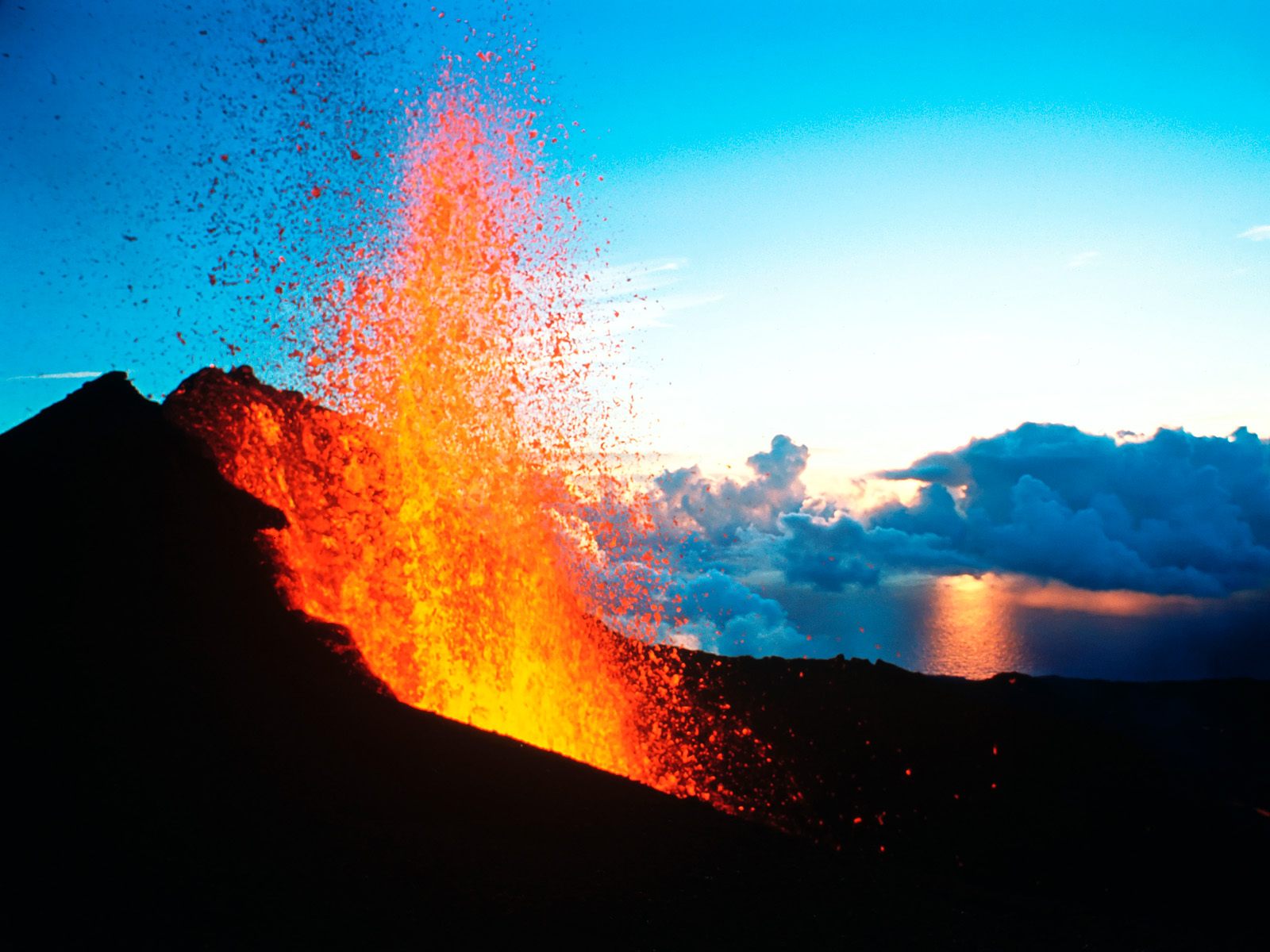 Erupción en el Pitón de la Fournaise