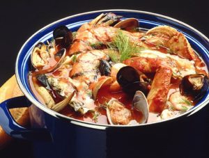 La bouillabaisse es una sopa de pescado deliciosa, típico y célebre plato de Marsella.