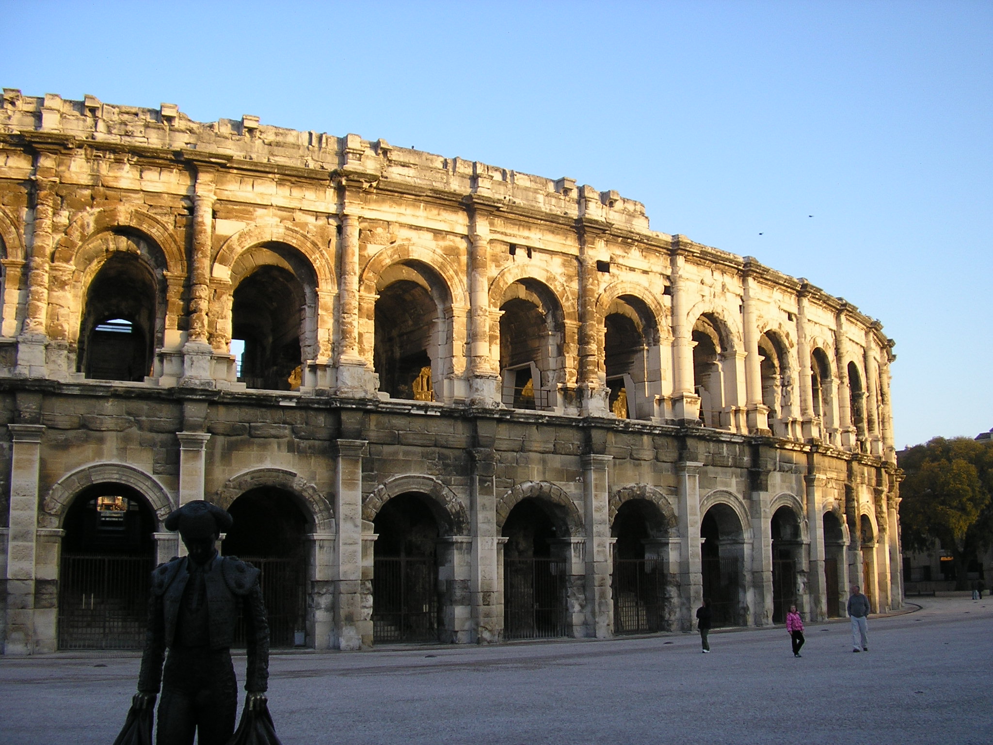 nimes-anfiteatro-romano